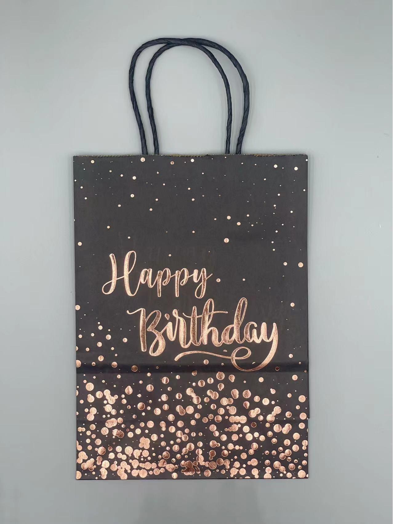 Подарочный пакет из крафт-бумаги с золотым тиснением для конфет и небольших подарков
Подарочный пакет из крафт-бумаги с золотым тиснением для конфет и небольших подарков