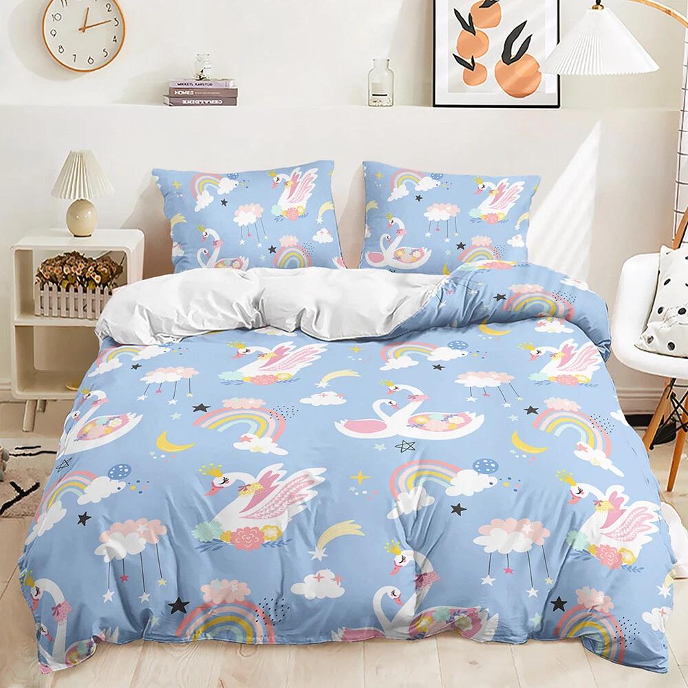 Cartoon Swan Bedding Set Kid Gift Full Size Cute Duvet Cover Pillowcase 2/3pc Queen Double King Bedroom Home Decoration Baby 100x135cm
Cartoon Swan Bedding Set Kid Gift Full Size Cute Duvet Cover Pillowcase 2/3pc Queen Double King Bedroom Home Decoration Baby 100x135cm
