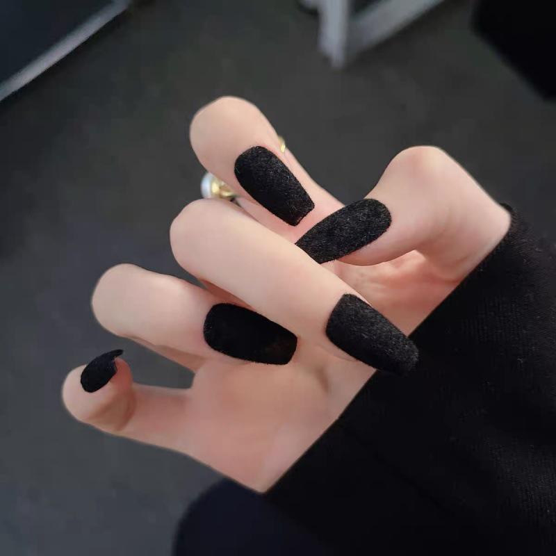 Ручная работа Бордовые и черные флокированные накладные ногти - Издание Осень/Зима 2025
Ручная работа Бордовые и черные флокированные накладные ногти - Издание Осень/Зима 2025