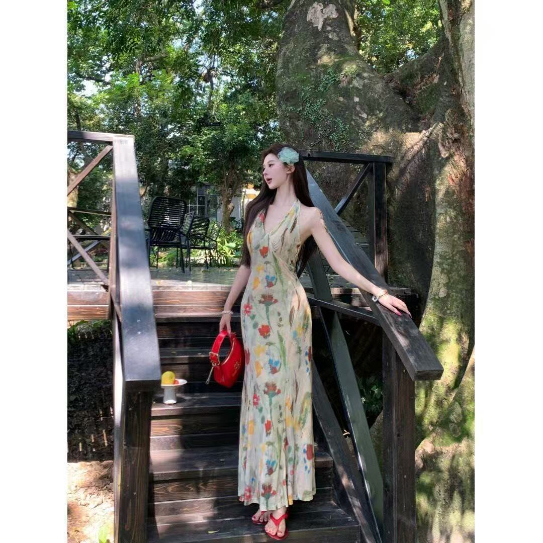 Retro printing backless v-neck neck dress for women, summer pure desire to close the waist, fishtail skirt, slim-fitting hip-wrapped dress S зелёный
Retro printing backless v-neck neck dress for women, summer pure desire to close the waist, fishtail skirt, slim-fitting hip-wrapped dress S зелёный