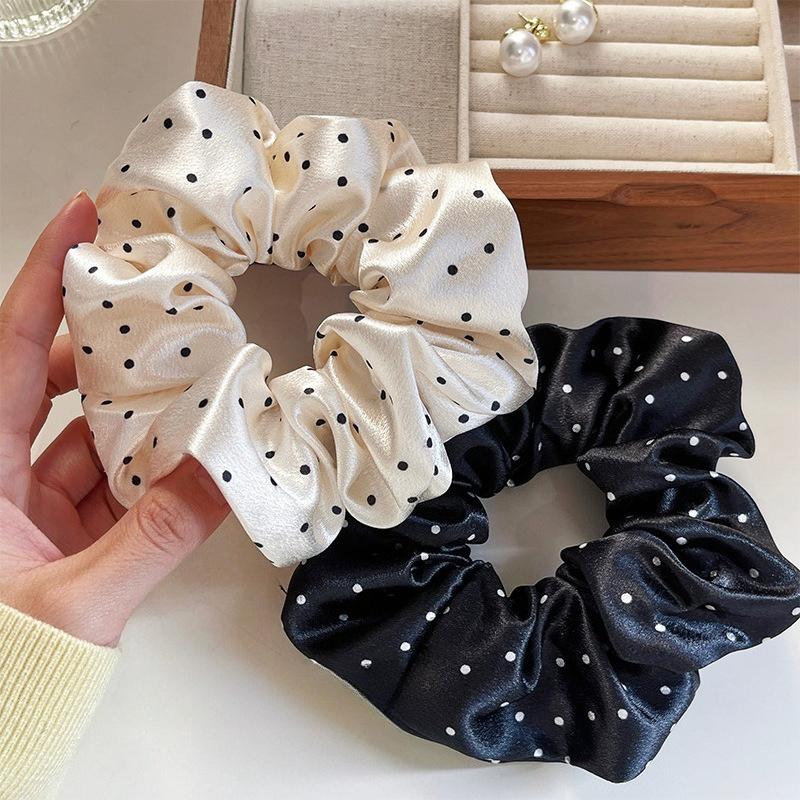 2Pcs Silk Scrunchies for Hair Simulation Silk Polka Dot Large Intestine Hair Ring Gentle Retro Head Rope Hair Ring
2Pcs Silk Scrunchies for Hair Simulation Silk Polka Dot Large Intestine Hair Ring Gentle Retro Head Rope Hair Ring