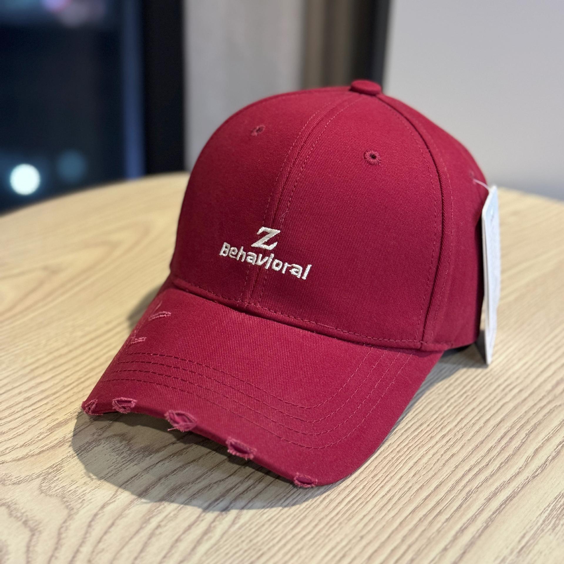 New versatile embroidered letter soft-top baseball cap for women and couples, makes the face look smaller and the head circumference appear larger, Adult54-60Adjustable вина червоного кольору
New versatile embroidered letter soft-top baseball cap for women and couples, makes the face look smaller and the head circumference appear larger, Adult54-60Adjustable вина червоного кольору
