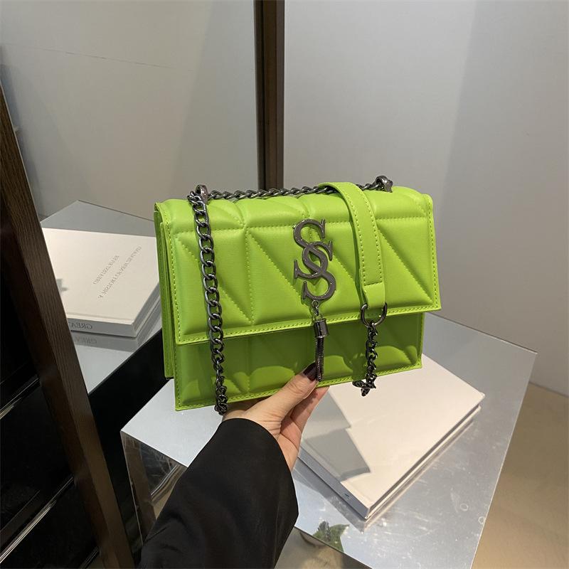 Autumn personality beautiful simple shoulder bag niche design trend messenger bag casual small square bag зелёный
Autumn personality beautiful simple shoulder bag niche design trend messenger bag casual small square bag зелёный