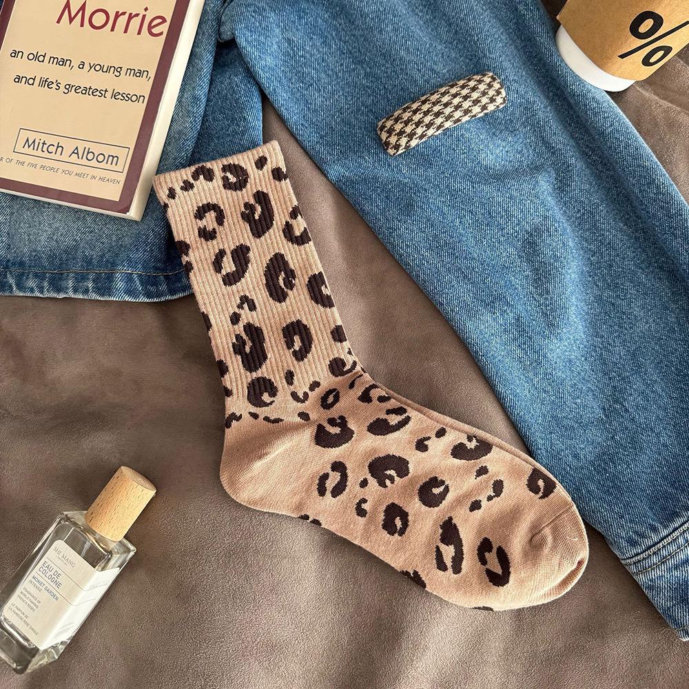 Retro European Leopard Print Women s Mid-Calf Cotton Socks - Autumn/Winter High-Waisted Slouchy Style One Size
Retro European Leopard Print Women s Mid-Calf Cotton Socks - Autumn/Winter High-Waisted Slouchy Style One Size