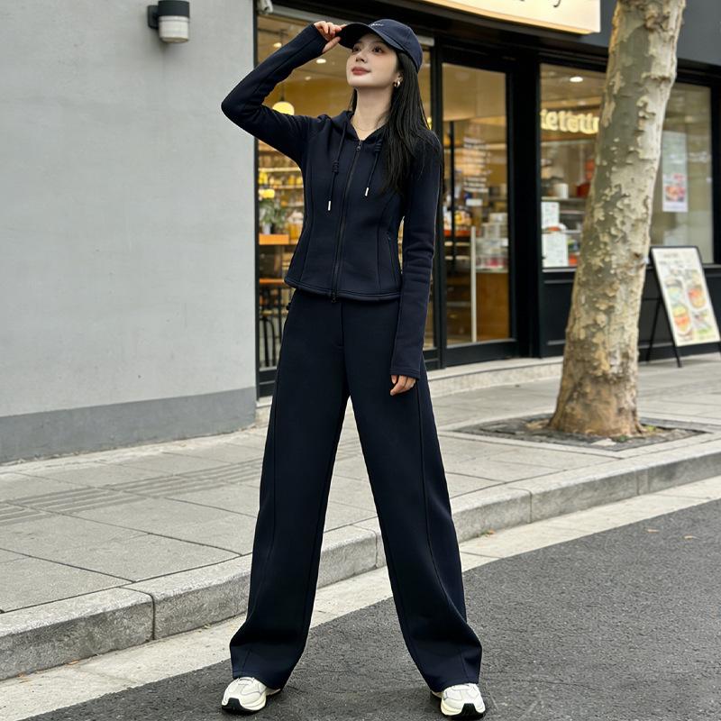 Women s Slim-Fit Hooded Sweatshirt and Casual Sports Suit - High-End, Age-Reducing Two-Piece Set for Spring, Autumn, and Winter Fashion. L
Women s Slim-Fit Hooded Sweatshirt and Casual Sports Suit - High-End, Age-Reducing Two-Piece Set for Spring, Autumn, and Winter Fashion. L