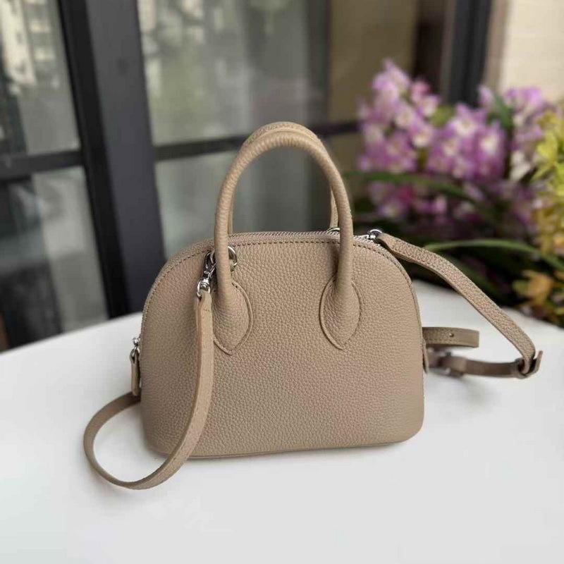 2026 New Genuine Leather Women s Bag With Li Pattern 19 Mini Shell Fashionable High-end Hand-held Crossbody Style Bowling 19x14x9CM
2026 New Genuine Leather Women s Bag With Li Pattern 19 Mini Shell Fashionable High-end Hand-held Crossbody Style Bowling 19x14x9CM