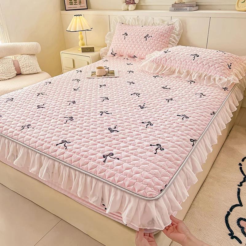 2025 New Single Bed Hat Korean Lace Bed Sheet Cover Chiffon Princess Wind Ins Cotton Four Seasons Bedspread Protective Cover 48x74cm 2 pillowcase
2025 New Single Bed Hat Korean Lace Bed Sheet Cover Chiffon Princess Wind Ins Cotton Four Seasons Bedspread Protective Cover 48x74cm 2 pillowcase