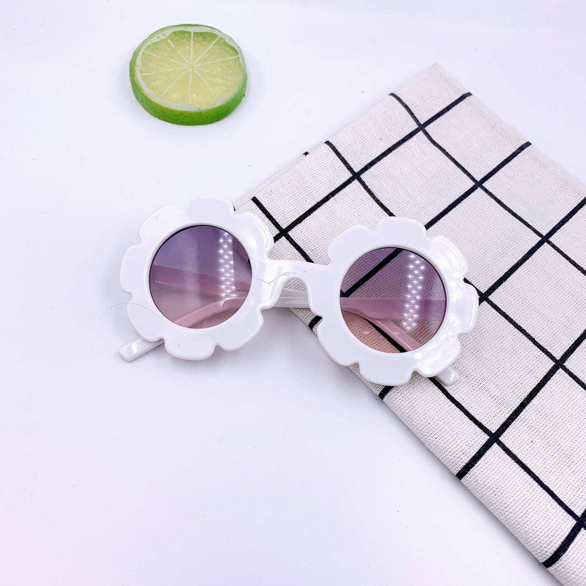 2025 Little Flower Children s Decorative Mirror UV400 Round Lens Baby Fashion Sunglasses Cute Versatile Glasses
2025 Little Flower Children s Decorative Mirror UV400 Round Lens Baby Fashion Sunglasses Cute Versatile Glasses