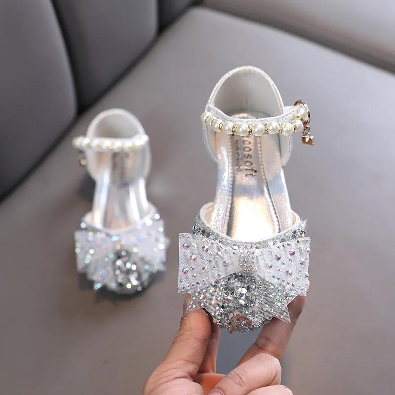 Girls Sandals Fashion Princess Shoes New Spring Summer New Pearl Sequins Flat Sandals Simple Children Shoes Party Wedding H06283 21 серебряный
Girls Sandals Fashion Princess Shoes New Spring Summer New Pearl Sequins Flat Sandals Simple Children Shoes Party Wedding H06283 21 серебряный