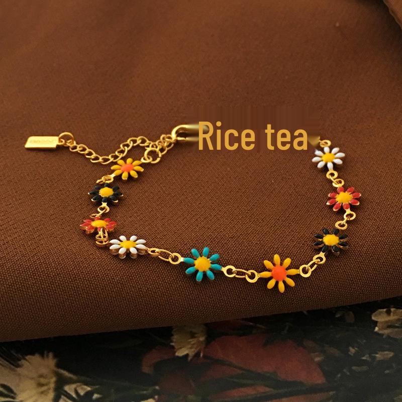 Ожерелье-чокер Ромашка с золотым покрытием и цветным блочным дизайном
Ожерелье-чокер Ромашка с золотым покрытием и цветным блочным дизайном