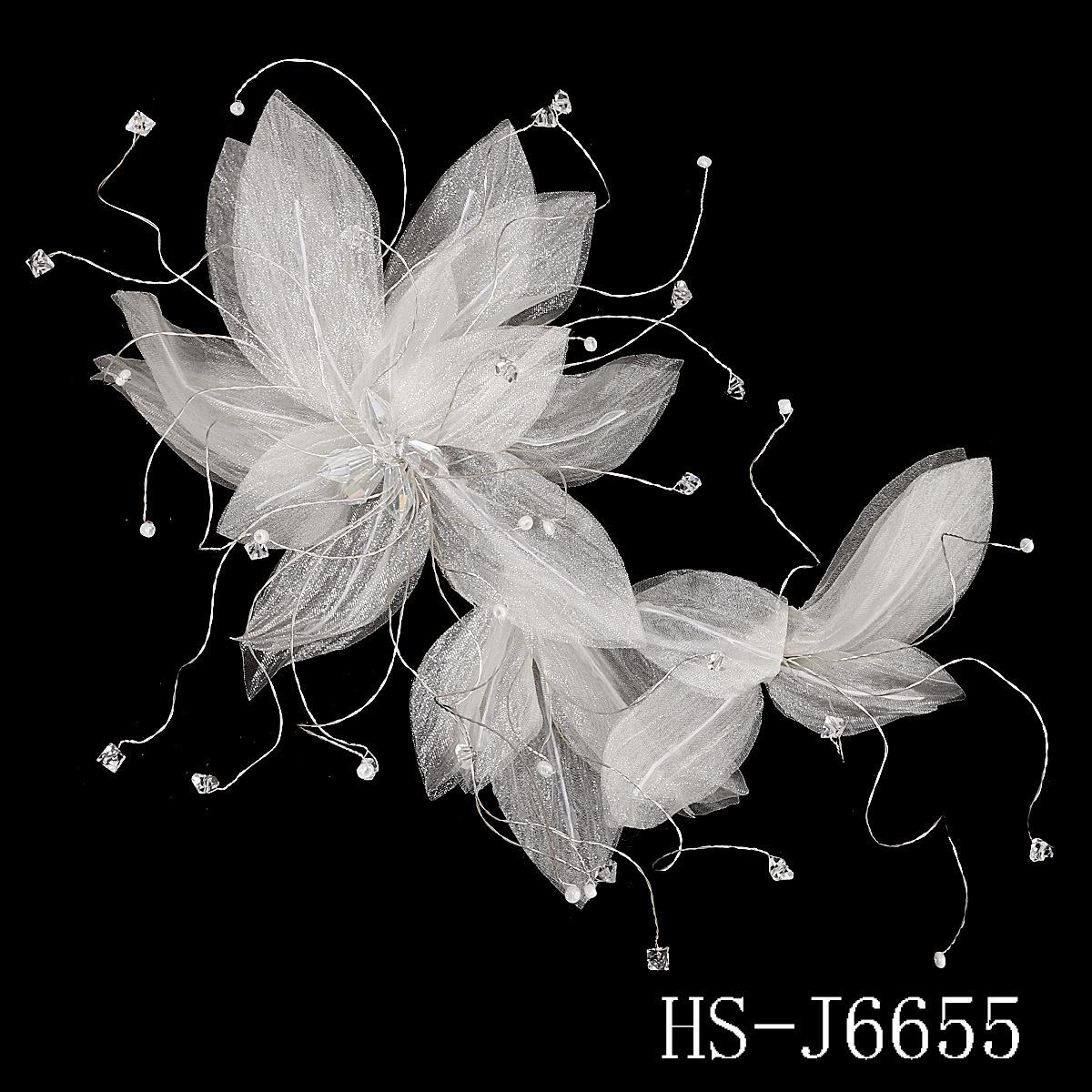 Сделанный вручную свадебный гребень для волос с цветком из жемчуга и страз и листьями
Сделанный вручную свадебный гребень для волос с цветком из жемчуга и страз и листьями