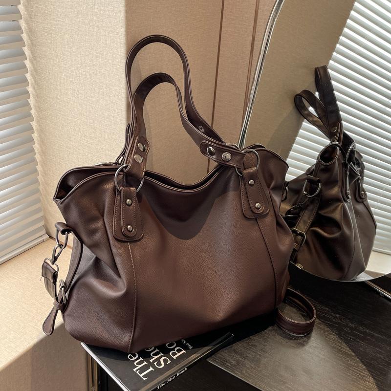 Женская сумка 2025 новая портативная простая повседневная универсальная сумка-тоут через плечо 40*15*27 темно-коричневого
Женская сумка 2025 новая портативная простая повседневная универсальная сумка-тоут через плечо 40*15*27 темно-коричневого