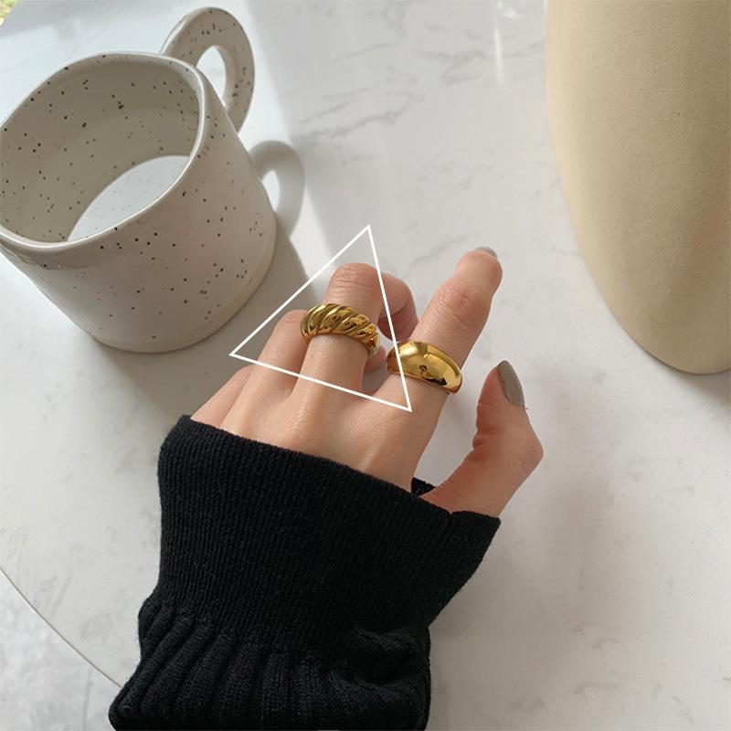 PANJBJ 925 Sterling Silver French Thick Golden Smooth Croissant Thread Ring for Women Light Luxury Open Ring resizable
PANJBJ 925 Sterling Silver French Thick Golden Smooth Croissant Thread Ring for Women Light Luxury Open Ring resizable