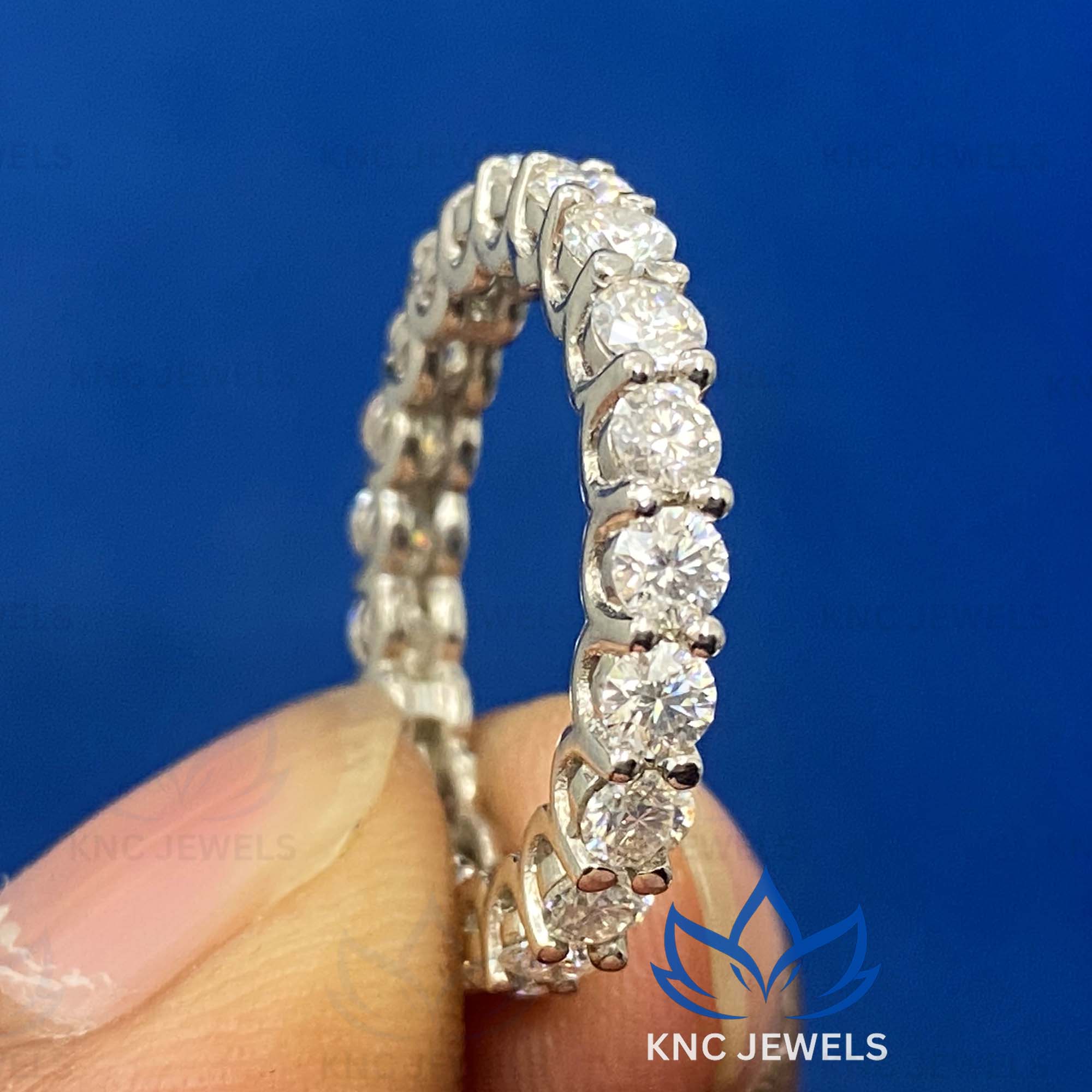 KNC Jewels | Кольцо-кольцо с муассанитом круглой огранки 2,00 карата для свадебного комплекта из серебра 925 пробы Ring Size 4 US
KNC Jewels | Кольцо-кольцо с муассанитом круглой огранки 2,00 карата для свадебного комплекта из серебра 925 пробы Ring Size 4 US