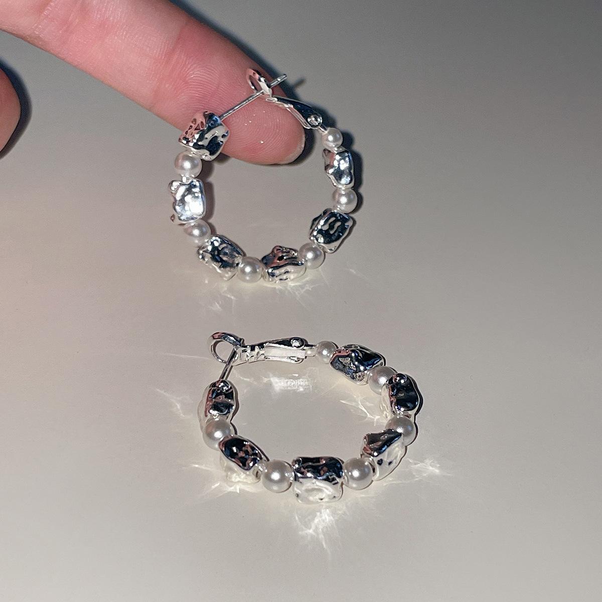 Легкие роскошные ретро жемчужные серьги женские изысканные нишевые высококлассные серьги-кольца с тремеллой, крутые модные серьги copper
Легкие роскошные ретро жемчужные серьги женские изысканные нишевые высококлассные серьги-кольца с тремеллой, крутые модные серьги copper