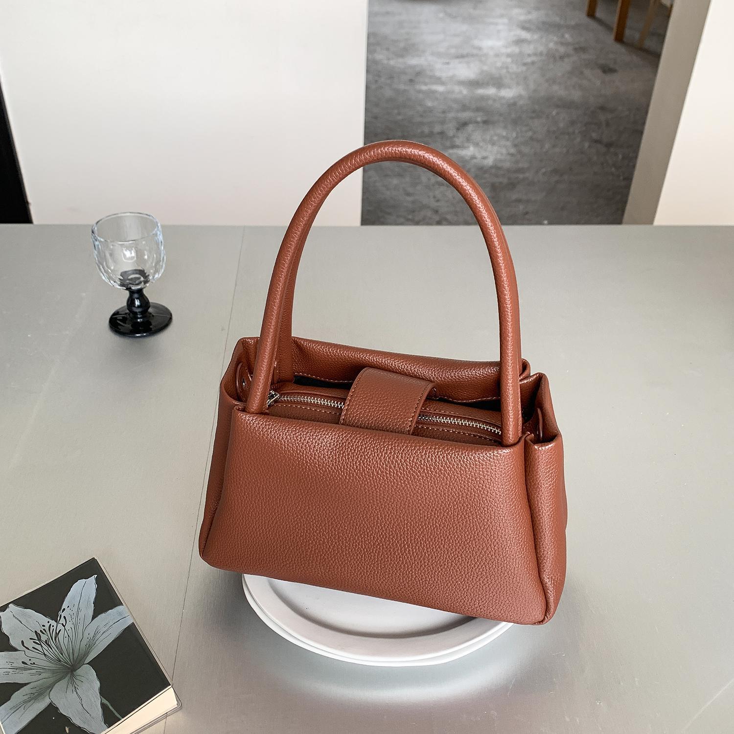 Vintage Ladies Messenger Bag Boston Handbags for Women shoulder bags PU Leather Luxury Square Bag small female totes
Vintage Ladies Messenger Bag Boston Handbags for Women shoulder bags PU Leather Luxury Square Bag small female totes
