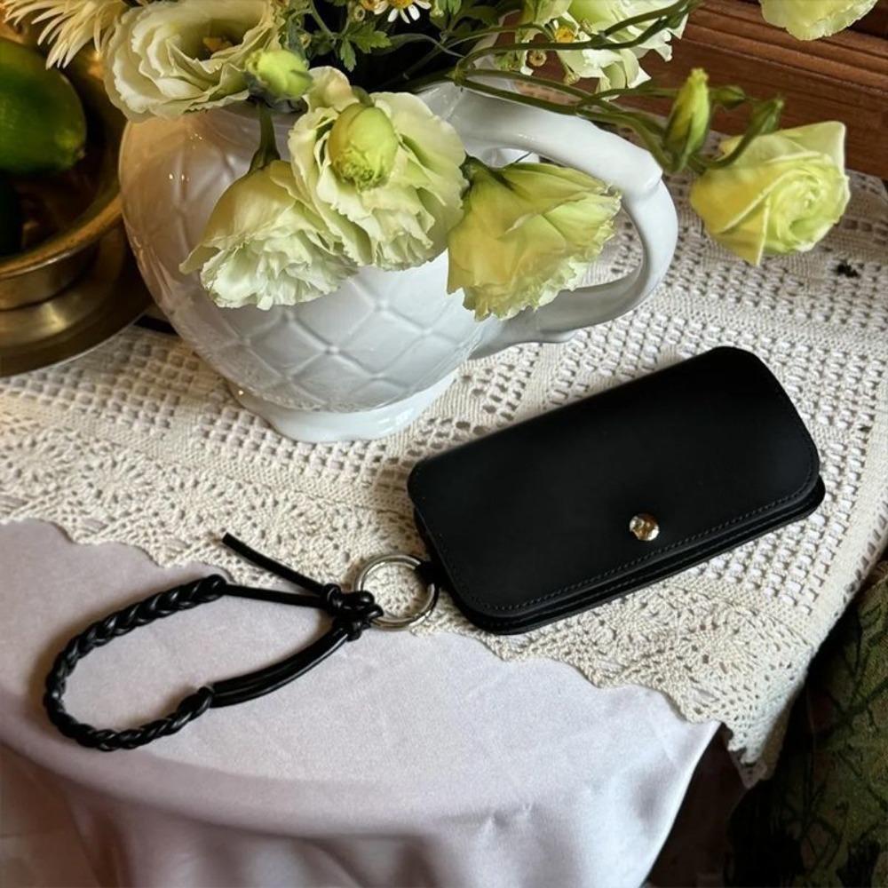 Fashion with Lanyard Sunglasses Storage Bag PU Leather Portable Glasses Case Solid Color Eyewear Bag чёрный
Fashion with Lanyard Sunglasses Storage Bag PU Leather Portable Glasses Case Solid Color Eyewear Bag чёрный