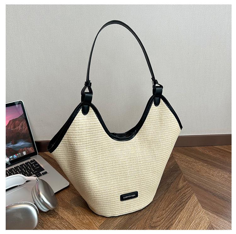 Модная сумка-тоут большой вместимости, женская сумка 2025, новая повседневная универсальная сумка через плечо, высококлассная деловая сумка под мышкой для женщин чёрный
Модная сумка-тоут большой вместимости, женская сумка 2025, новая повседневная универсальная сумка через плечо, высококлассная деловая сумка под мышкой для женщин чёрный