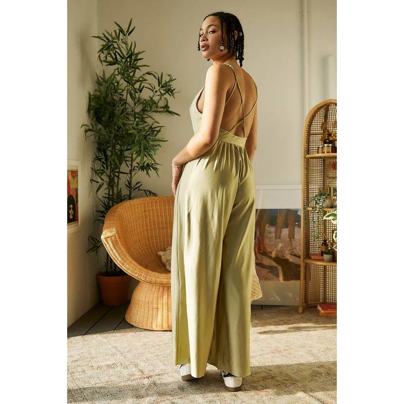 UO Матовая глянцевая эластичная ткань Харли V-образный вырез Бретели Открытая спина Широкие брюки Комбинезон 49 фунтов Matte green L No refund
UO Матовая глянцевая эластичная ткань Харли V-образный вырез Бретели Открытая спина Широкие брюки Комбинезон 49 фунтов Matte green L No refund