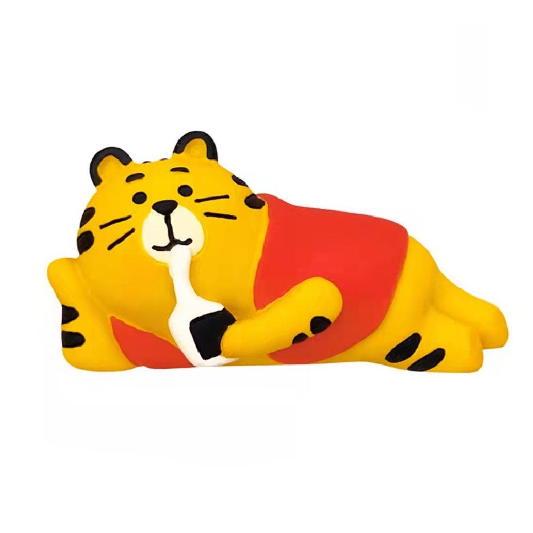 Japanese Cat Resin Ornaments for New Year and Spring Festival Decor Gift
Japanese Cat Resin Ornaments for New Year and Spring Festival Decor Gift