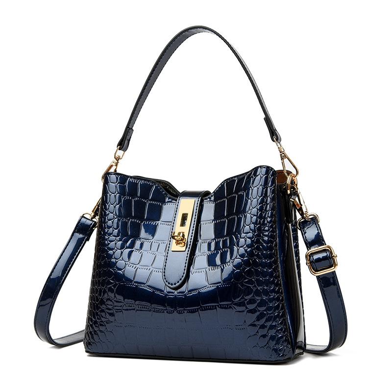 Новая женская сумка из лакированной кожи с узором под камень, женская сумка с тиснением под крокодила, сумка-ведро, на плечо, мессенджер синий
Новая женская сумка из лакированной кожи с узором под камень, женская сумка с тиснением под крокодила, сумка-ведро, на плечо, мессенджер синий