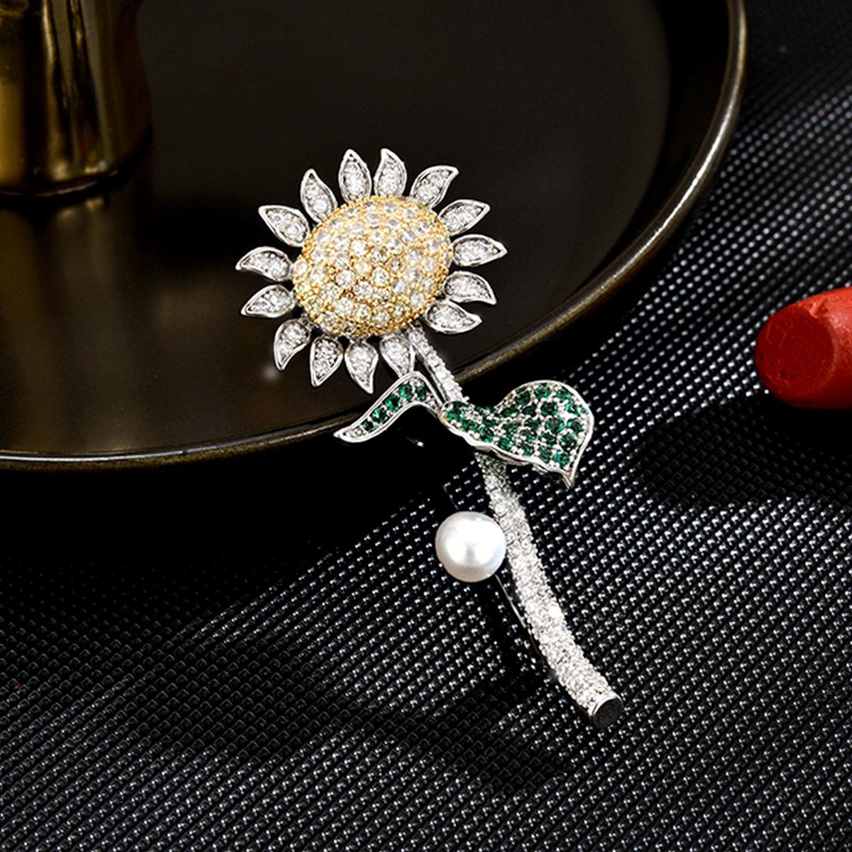 Women s Light Luxury Design Elegant Imitation Pearl Sunflower Brooch Fashionable And Versatile Niche Design Sense Brooch
Women s Light Luxury Design Elegant Imitation Pearl Sunflower Brooch Fashionable And Versatile Niche Design Sense Brooch