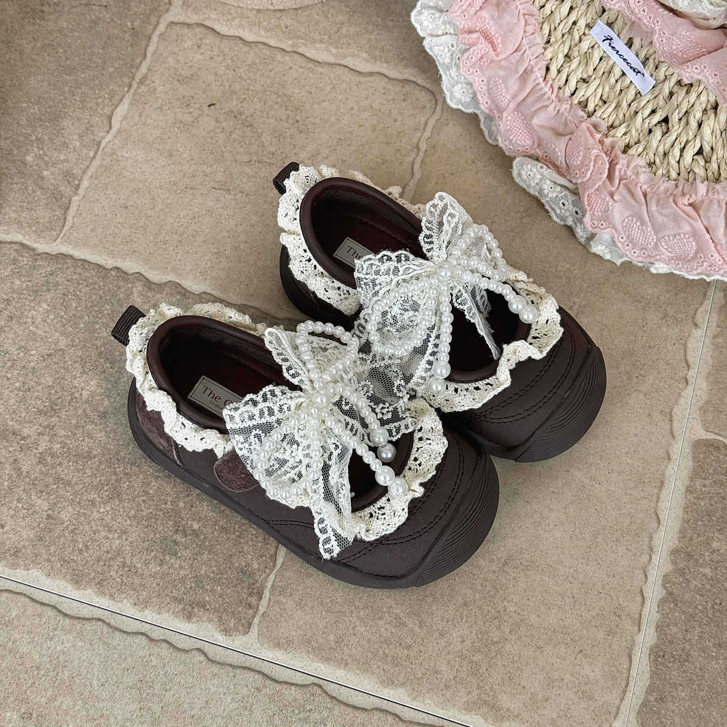 XSHX Детская осенняя ретро устойчивая обувь туфли принцессы для девочек кружево жемчуг бант баотоу устойчивый каблук липучка 25
XSHX Детская осенняя ретро устойчивая обувь туфли принцессы для девочек кружево жемчуг бант баотоу устойчивый каблук липучка 25