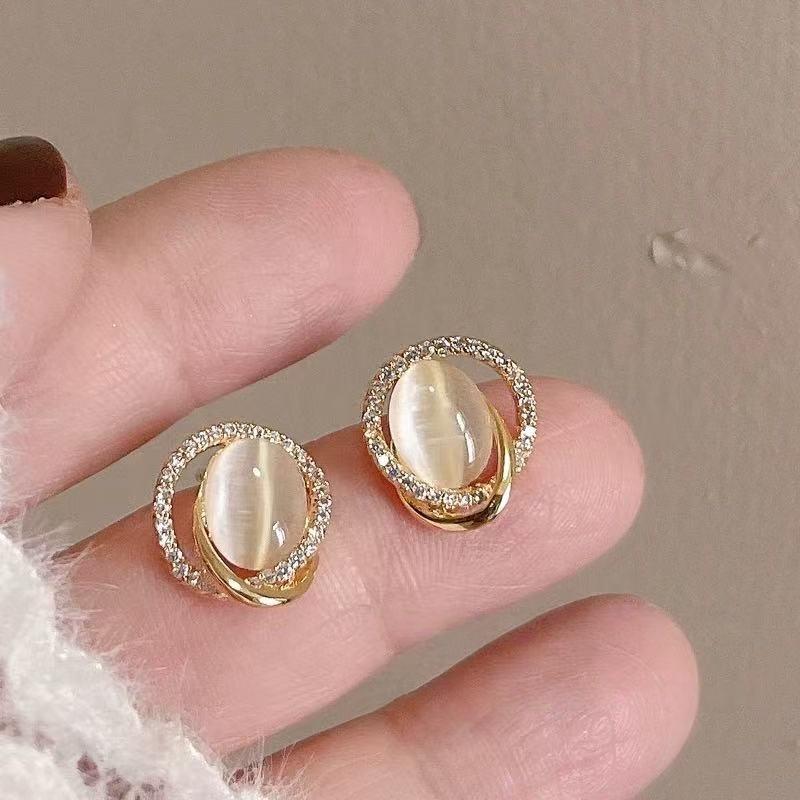 New opal round inlaid with micro-diamonds, high-end gentle champagne stud earrings, ear jewelry women
New opal round inlaid with micro-diamonds, high-end gentle champagne stud earrings, ear jewelry women