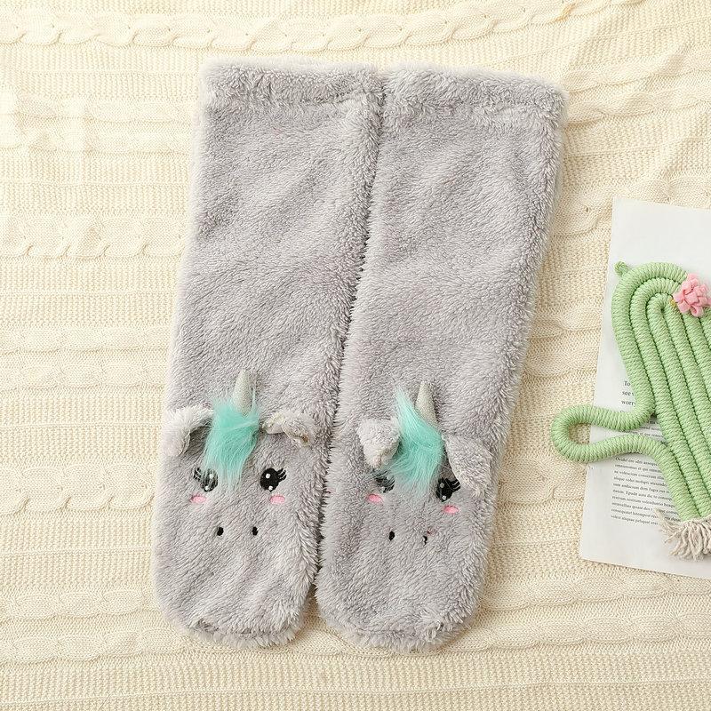 Модные осенне-зимние носки для сна из овечьей шерсти, женские толстые теплые носки с ушками единорога, домашнее нескользящее полотенце, милые напольные носки для девочек светло-серый
Модные осенне-зимние носки для сна из овечьей шерсти, женские толстые теплые носки с ушками единорога, домашнее нескользящее полотенце, милые напольные носки для девочек светло-серый