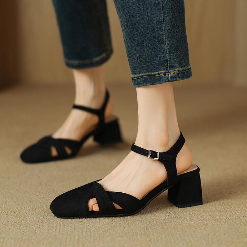 New summer bag head back empty sandals casual women s high-heeled sandals solid color round head women s shoes buckle large size shoes 39 чёрный
New summer bag head back empty sandals casual women s high-heeled sandals solid color round head women s shoes buckle large size shoes 39 чёрный