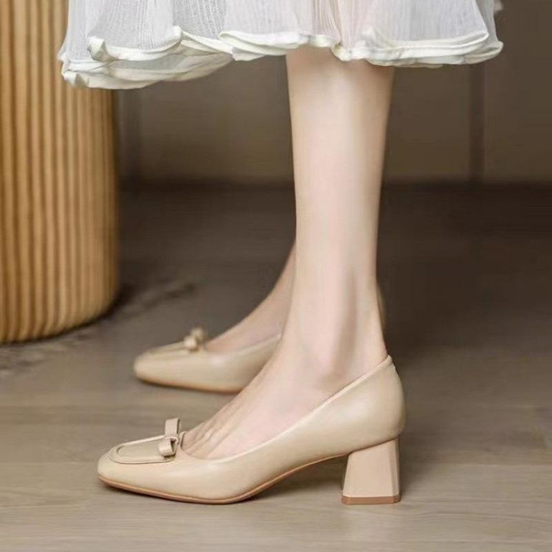 Square head single shoes women s thick heel retro autumn 2025 new versatile light mouth bow to work medium heel high heels 40 абрикосовый
Square head single shoes women s thick heel retro autumn 2025 new versatile light mouth bow to work medium heel high heels 40 абрикосовый