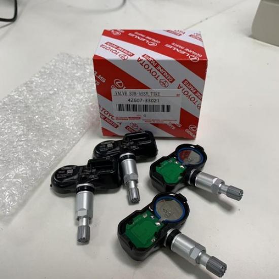 4 шт. Оригінальний TPMS OEM 42607-33021 PMV-107J Для Lexus Scion Датчик тиску в шинах
4 шт. Оригінальний TPMS OEM 42607-33021 PMV-107J Для Lexus Scion Датчик тиску в шинах