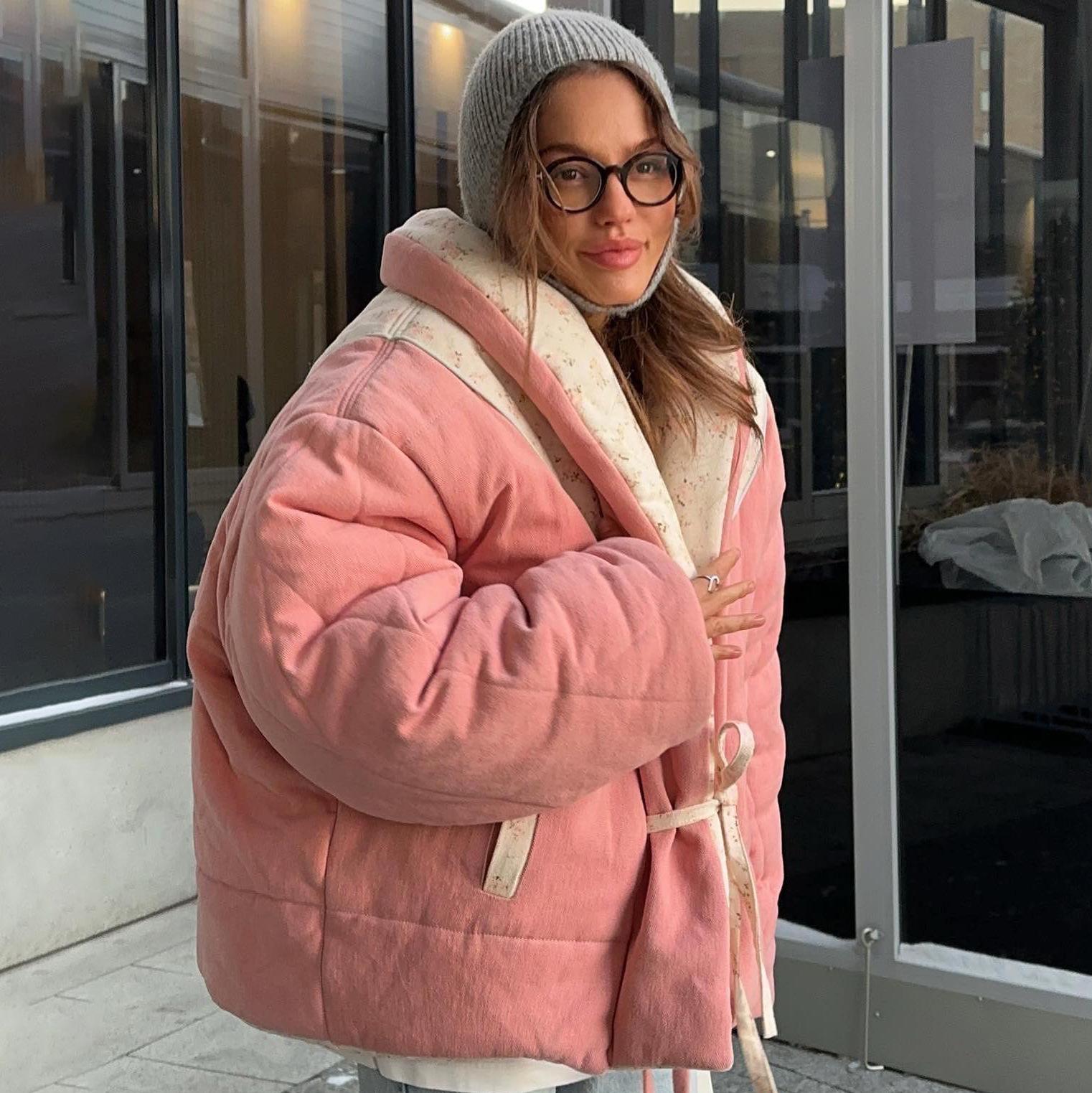 Двусторонняя хлопковая одежда с узором тычинок, теплые и модные зимние пальто, женские повседневные тренды для работы универсальны L
Двусторонняя хлопковая одежда с узором тычинок, теплые и модные зимние пальто, женские повседневные тренды для работы универсальны L