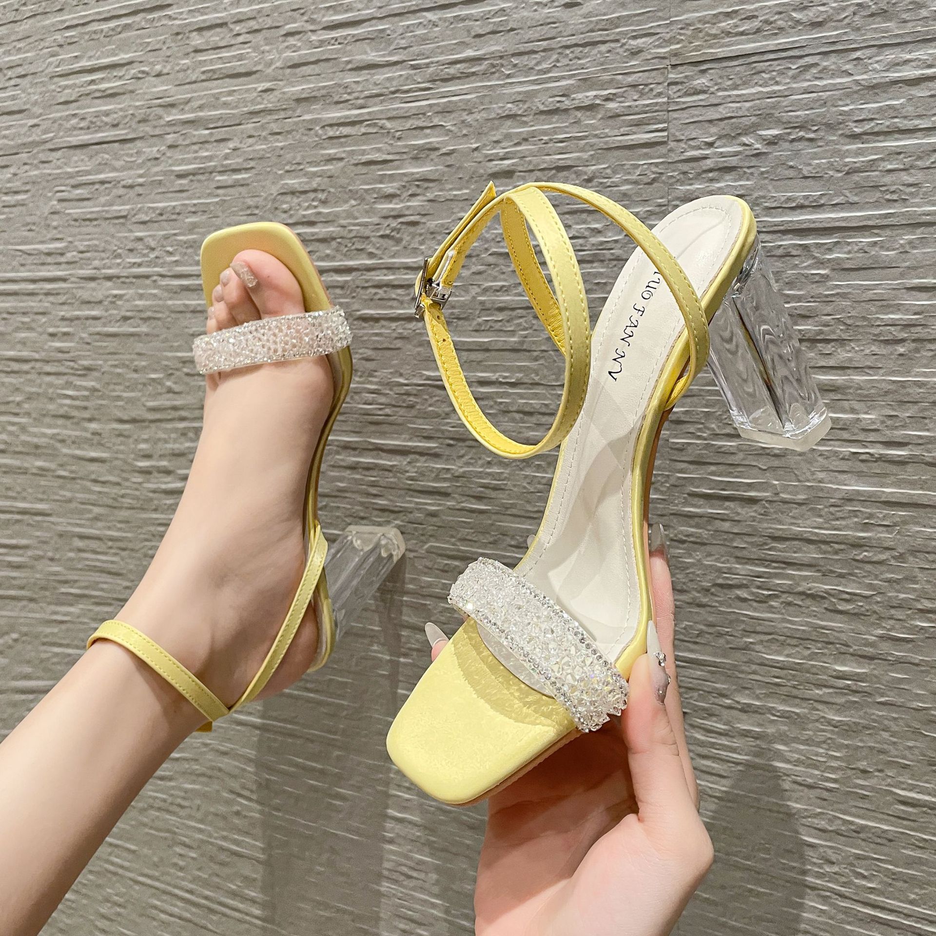 -One word with sandals female thick heel fairy style new transparent rhinestone high heel crystal shoes summer 34
-One word with sandals female thick heel fairy style new transparent rhinestone high heel crystal shoes summer 34
