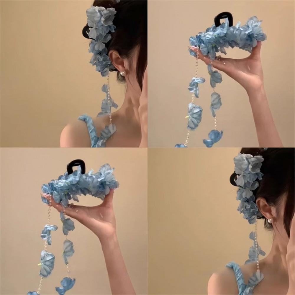 Atmospheric fabric pearl flower fringed hairpin new Chinese super fairy grab clip women high-end new hair accessories
Atmospheric fabric pearl flower fringed hairpin new Chinese super fairy grab clip women high-end new hair accessories