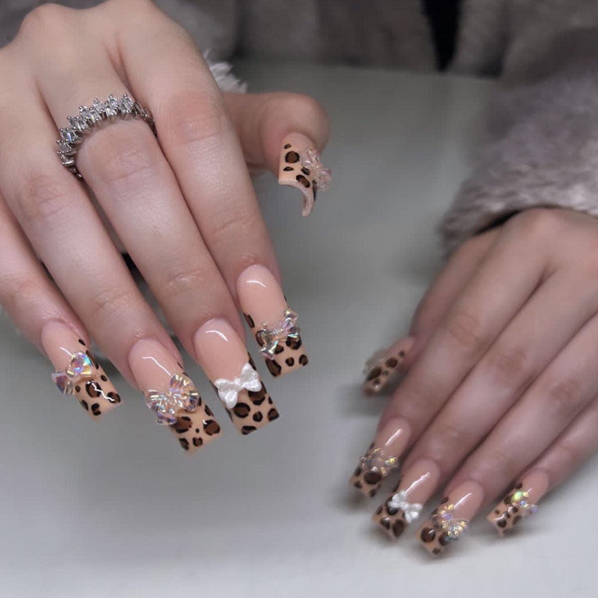 European & American Leopard Print French Tip Removable Fake Nails with Bow Decoration
European & American Leopard Print French Tip Removable Fake Nails with Bow Decoration