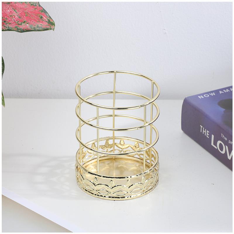 Metal wrought iron pen holder Round pattern eyebrow pencil Makeup storage holder Rose gold
Metal wrought iron pen holder Round pattern eyebrow pencil Makeup storage holder Rose gold