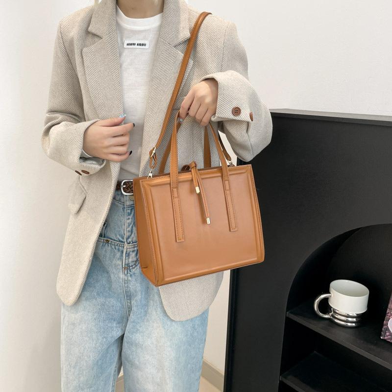 Personalized trend fashion tote bag women s large-capacity work bag shoulder bag handbag чёрный
Personalized trend fashion tote bag women s large-capacity work bag shoulder bag handbag чёрный