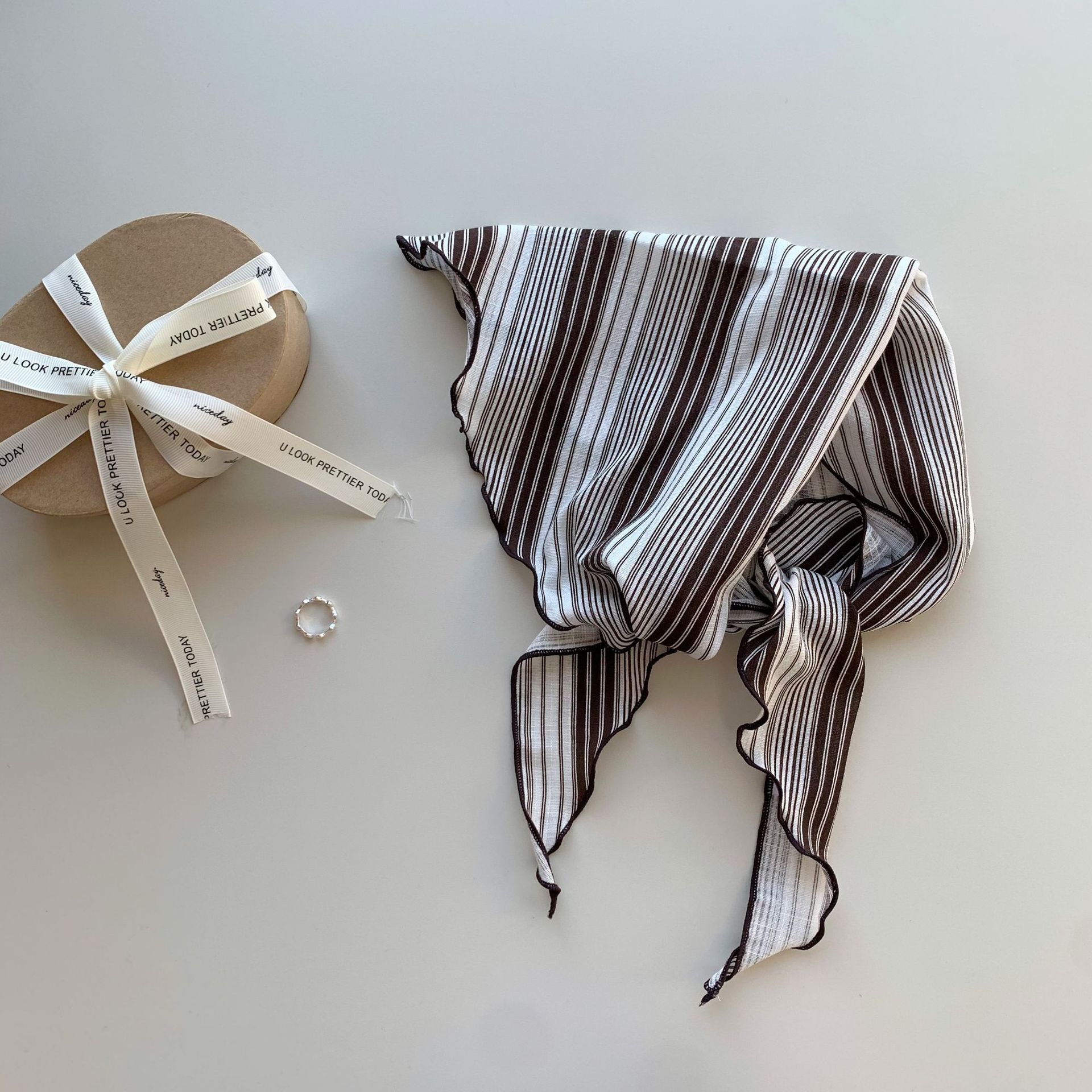 Linen polka dot striped silk scarf female Korean high sense versatile scarf headscarf sunscreen scarf fashion commuter triangle
Linen polka dot striped silk scarf female Korean high sense versatile scarf headscarf sunscreen scarf fashion commuter triangle