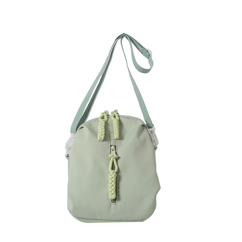 Trendy nylon simple solid color transparent splicing small bag 2024 new casual sports messenger shoulder bag зелений
Trendy nylon simple solid color transparent splicing small bag 2024 new casual sports messenger shoulder bag зелений