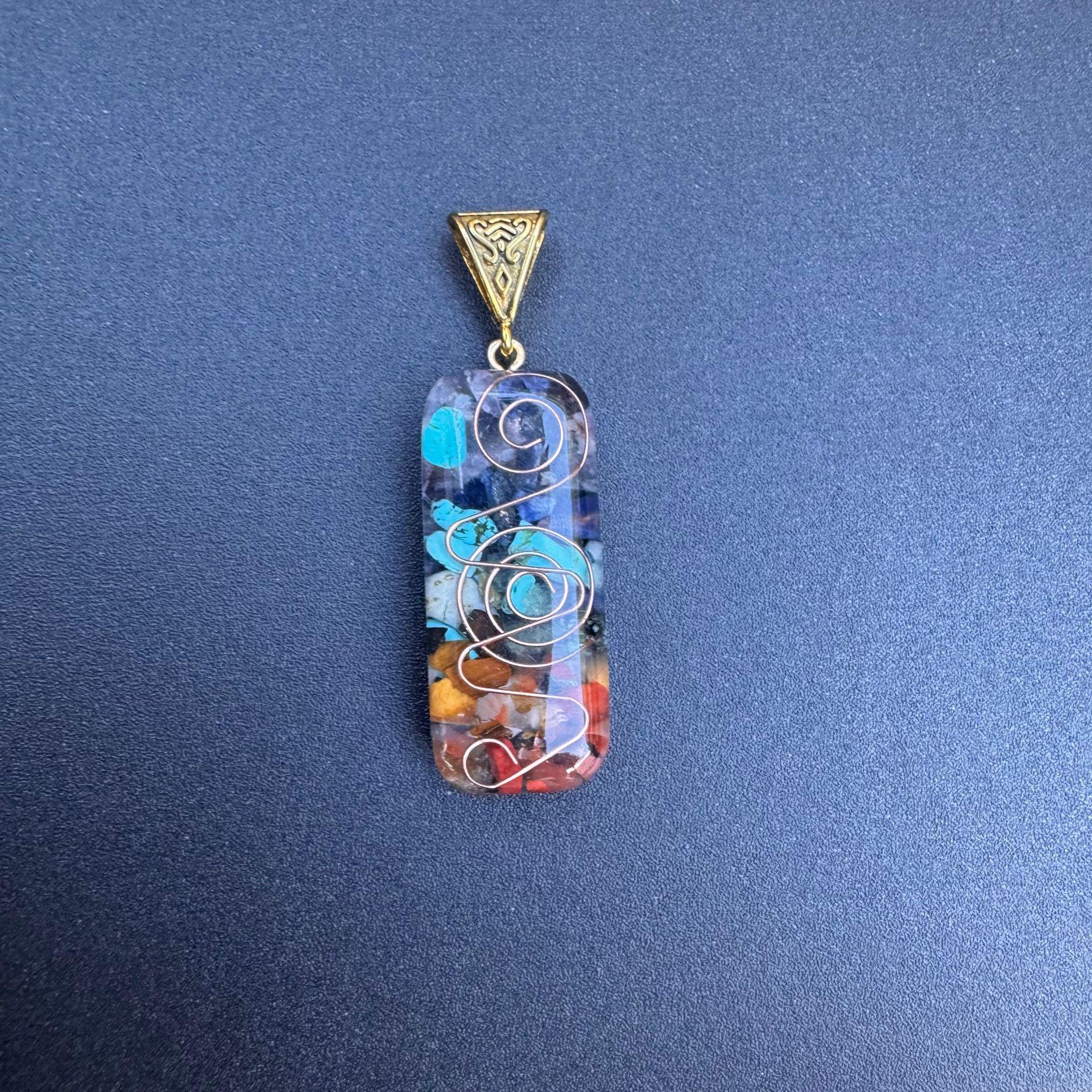 Seven-Color Natural Stone Gravel Pendant Necklace in Resin
Seven-Color Natural Stone Gravel Pendant Necklace in Resin