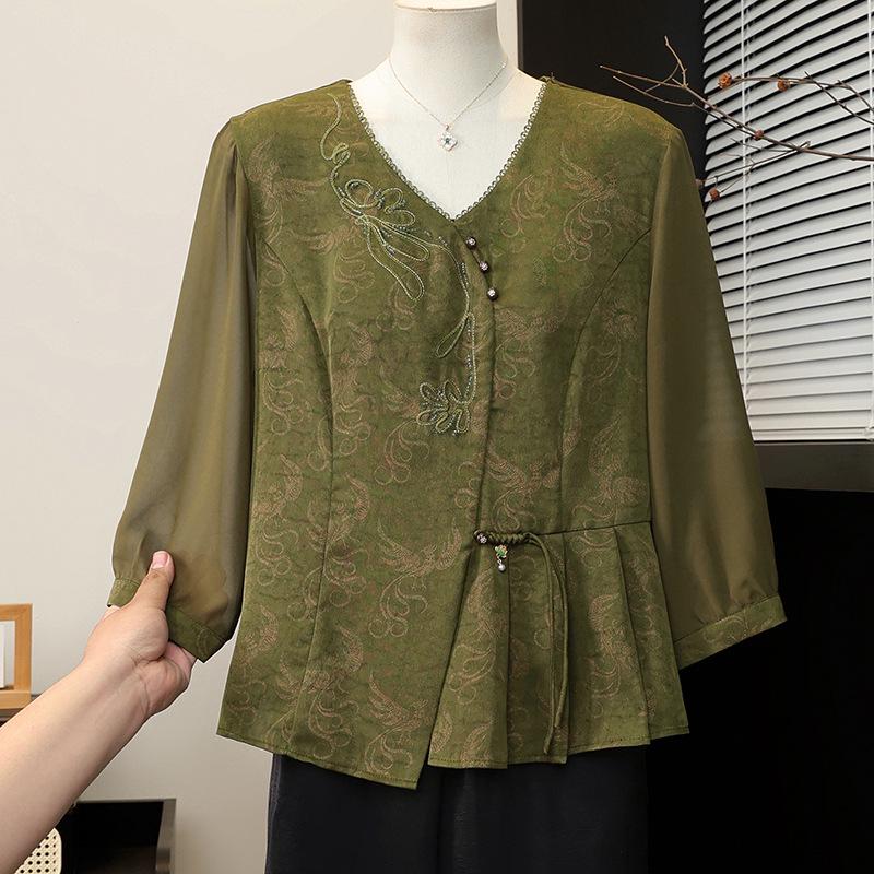 2026 Spring/Summer Women s Chinese Embroidery V-neck Shirt: Elegant, Slimming Top for Middle-aged and Elderly Mothers. 2XL (100-115 jin)
2026 Spring/Summer Women s Chinese Embroidery V-neck Shirt: Elegant, Slimming Top for Middle-aged and Elderly Mothers. 2XL (100-115 jin)