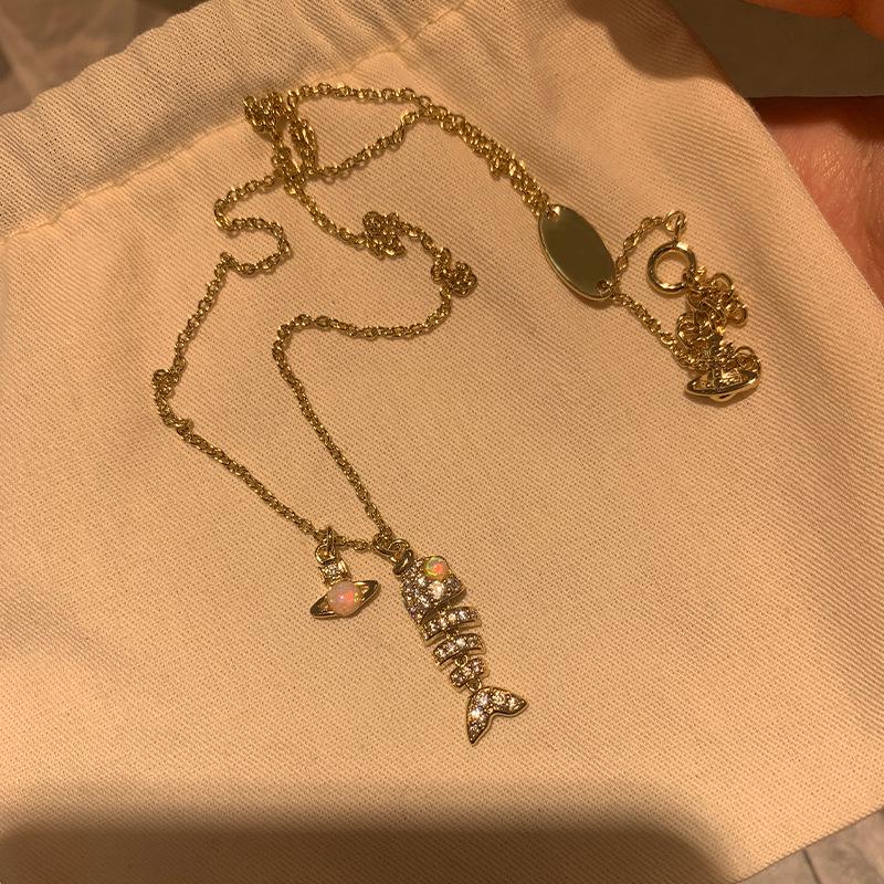 Ожерелье Seiko с бриллиантами и опалами в виде ключицы Fishbone
Ожерелье Seiko с бриллиантами и опалами в виде ключицы Fishbone