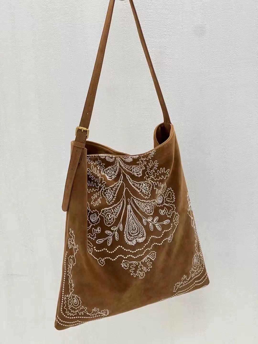 Bag Women S Contrast Color Retro National Style Large Capacity Tote Bag Casual Embroidery Shoulder Underarm Bag коричневый
Bag Women S Contrast Color Retro National Style Large Capacity Tote Bag Casual Embroidery Shoulder Underarm Bag коричневый