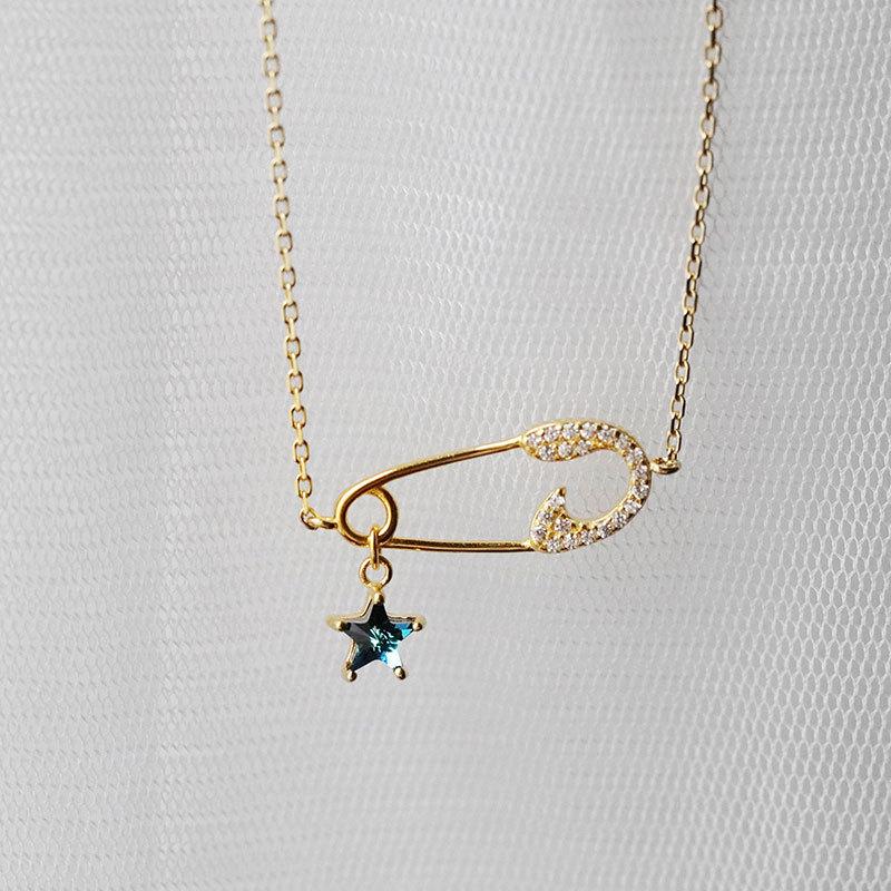 Fully Inlaid with Diamonds and Stars Paperclip Necklace for Women Japanese and Korean Personalized Clavicle Chain Necklace Accessories Trend
Fully Inlaid with Diamonds and Stars Paperclip Necklace for Women Japanese and Korean Personalized Clavicle Chain Necklace Accessories Trend