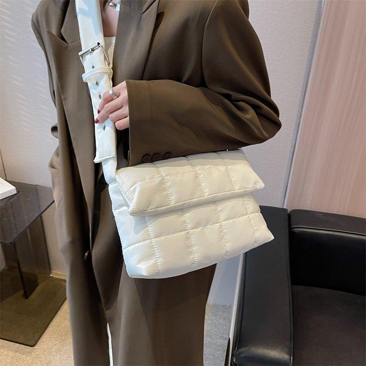 Rhombus embroidery thread soft pu shoulder big bag 2025 spring and summer new retro underarm bag fashionable women s bag 100 білий
Rhombus embroidery thread soft pu shoulder big bag 2025 spring and summer new retro underarm bag fashionable women s bag 100 білий