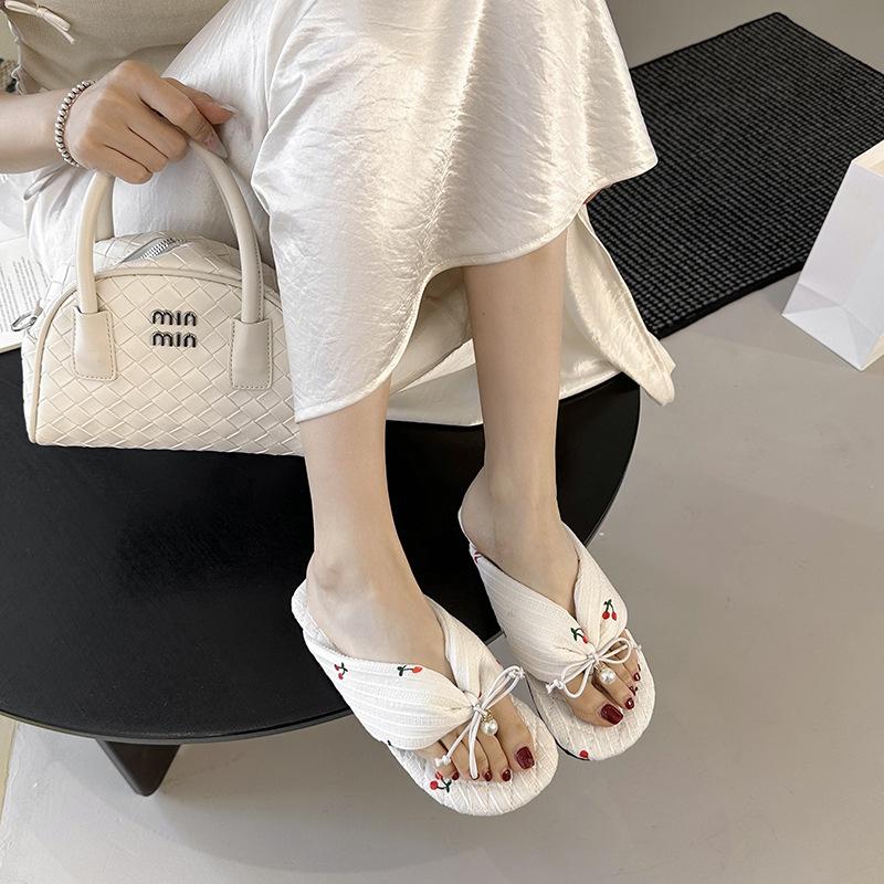 Idyllic casual slippers for women s outerwear 2025 spring and summer new bow-tie pearl decoration flat-bottomed flip-flops for women 40
Idyllic casual slippers for women s outerwear 2025 spring and summer new bow-tie pearl decoration flat-bottomed flip-flops for women 40