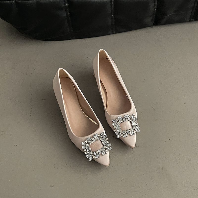 Elegant temperament thick heel single shoes year-round legs long pointed head satin Korean version high heels college style 40 абрикосовий
Elegant temperament thick heel single shoes year-round legs long pointed head satin Korean version high heels college style 40 абрикосовий