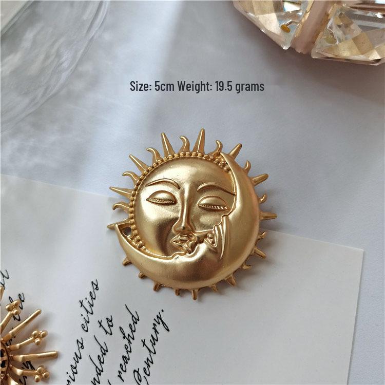 Винтажная матовая золотая брошь: Элегантная женская брошь в придворном стиле, аксессуар для костюма
Винтажная матовая золотая брошь: Элегантная женская брошь в придворном стиле, аксессуар для костюма