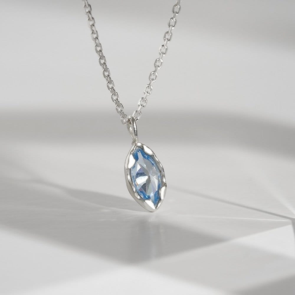 92.5 Silver Light Necklace W 01. Champagne
92.5 Silver Light Necklace W 01. Champagne